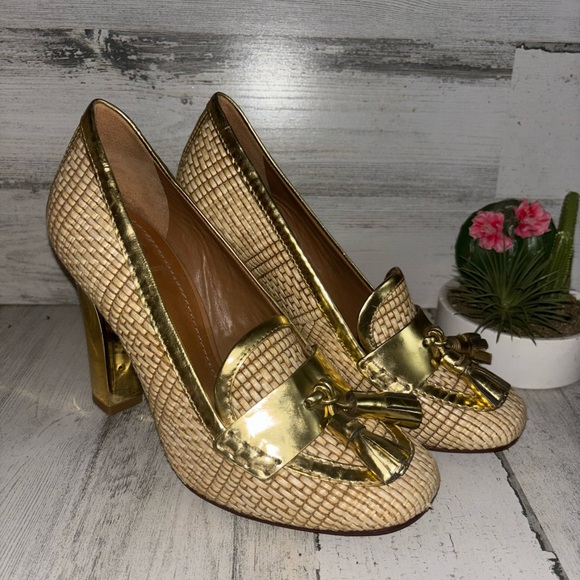 Tory Burch Careen Runway Loafer
Pump, Natural/Gold raffia weave pattern Size 7.5 - Picture 2 of 8
